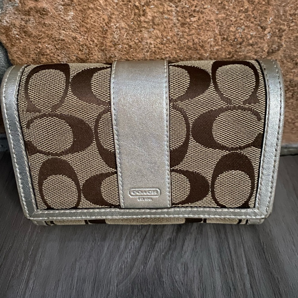 Coach Wallet Khaki Signature Fabric Gold Leather Trim Bi-Fold Zipped Many Slots